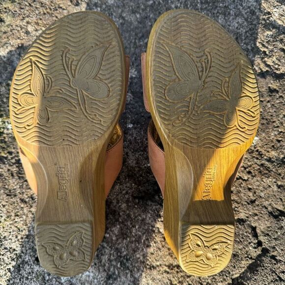 Algeria Embroidered Flowers Boho Style Wedge Sandals - Picture 7 of 11